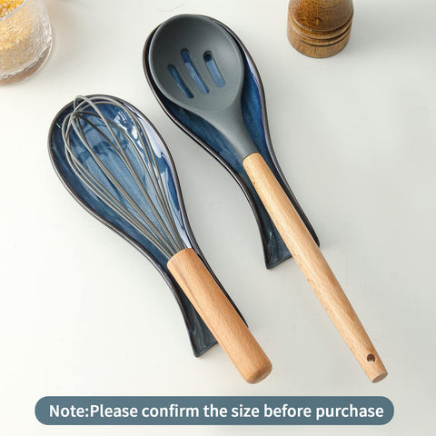 Decoración de cocina en azul marino con reposacucharas HASENSE.