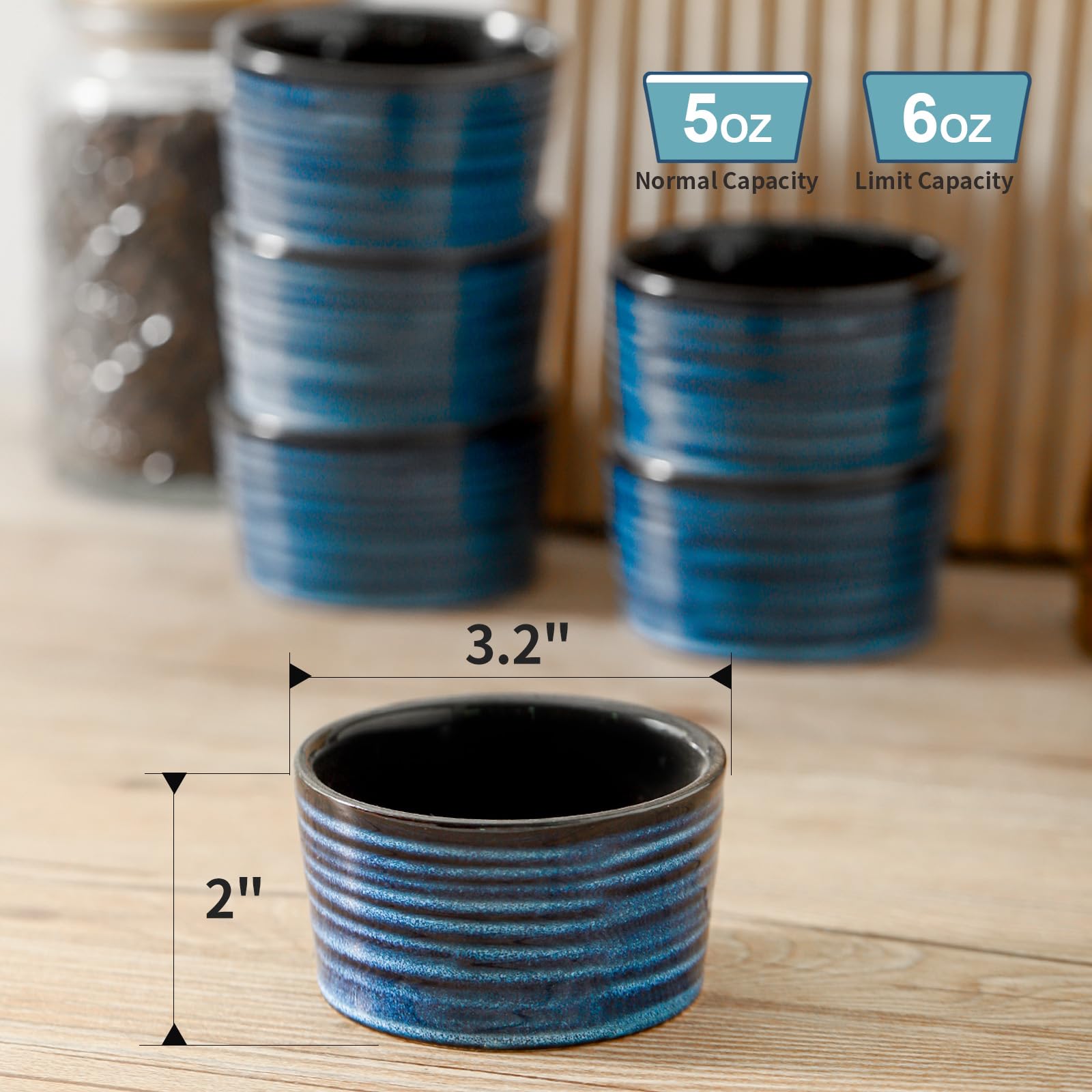 Hasense cuencos para postres en cerámica azul, porciones individuales.