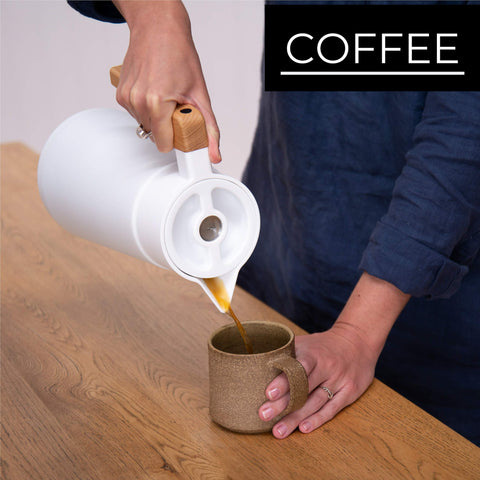 Mango ergonómico Hastings Collective facilita el vertido.