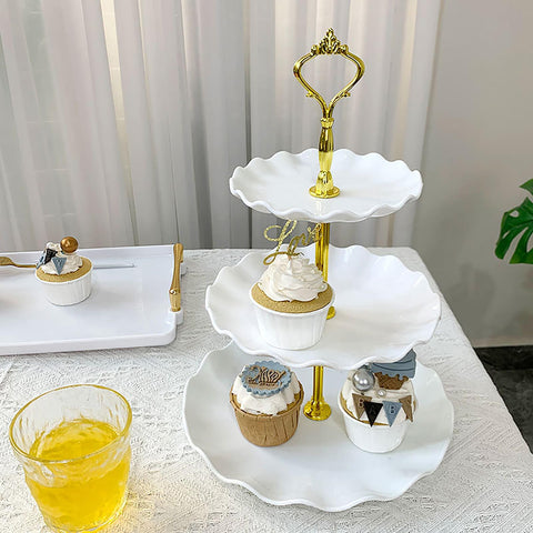 Hazyore detalles en relieve y borde ondulado, presentación romántica para eventos.