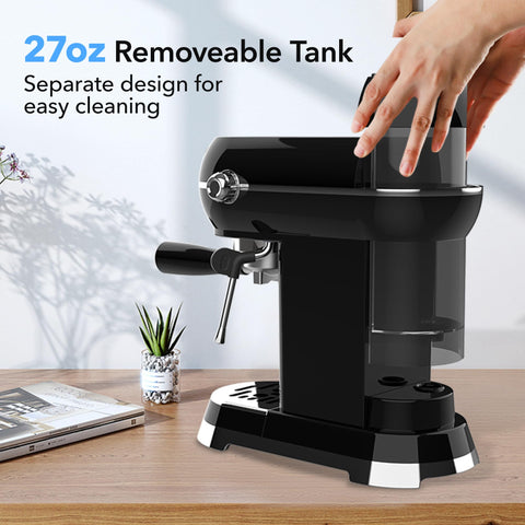 Tanque de agua removible de 27oz facilita rellenar y limpiar.