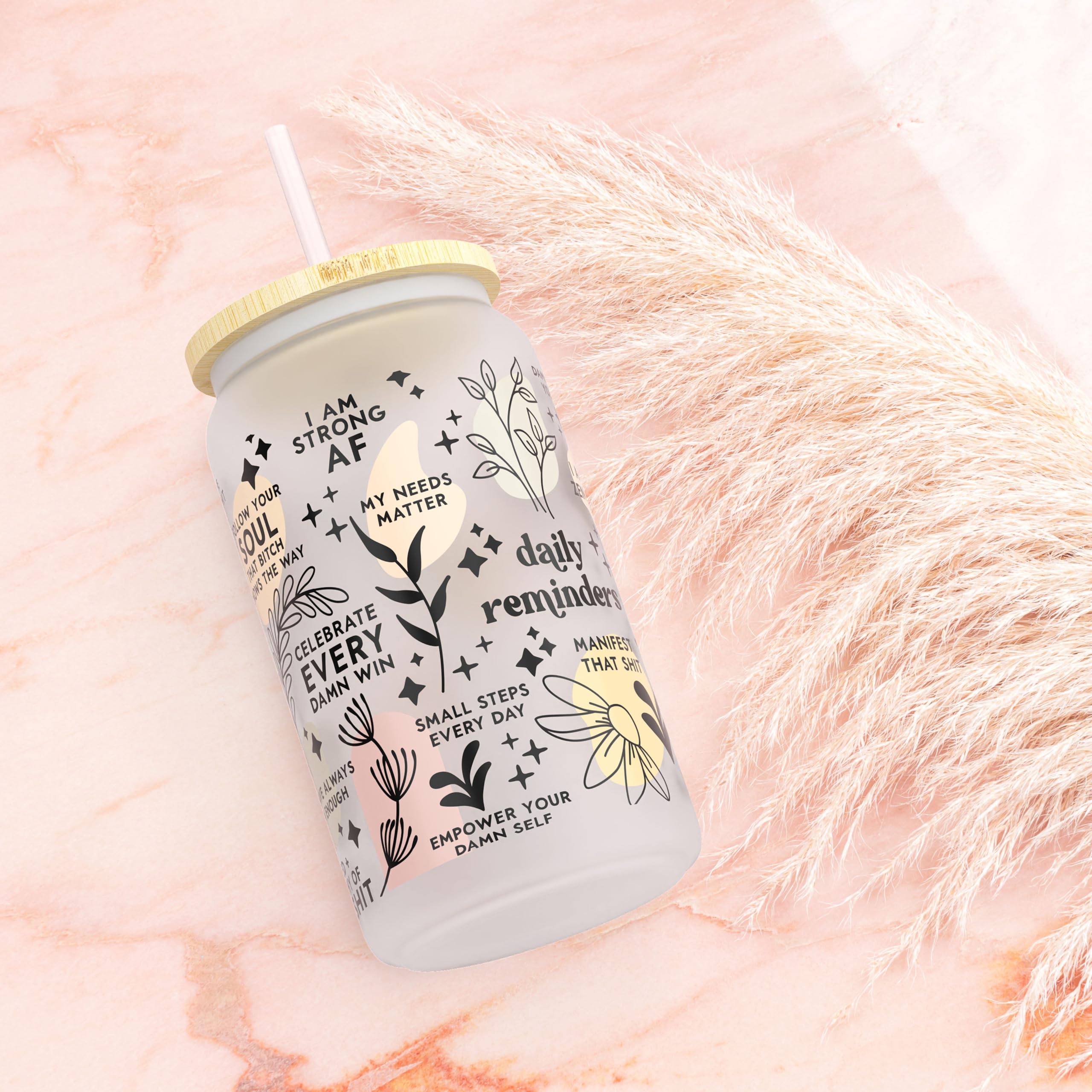 Heather & Willow: vaso de vidrio con tapa de bambú y pajilla para bebidas frescas.