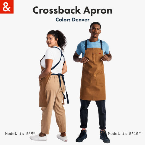 Delantal Hedley & Bennett cruzado trasero Denver Marrón con aspecto profesional en la cocina.