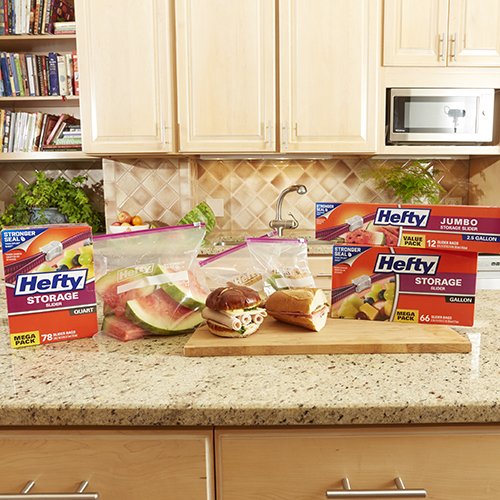 Bolsas galón Hefty Slider con cierre con clic para sellado confiable.