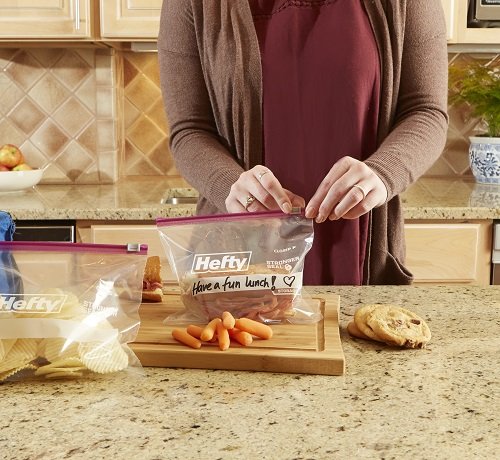 Etiquetas grandes de Hefty Slider para identificar contenido rápidamente.