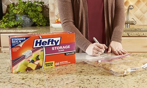 Uso en frigorífico o congelador con bolsas de galón Hefty Slider.
