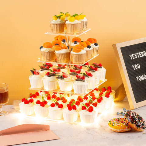 Detalle de las luces LED amarillas en la torre de cupcakes para ambientar