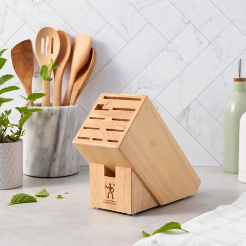 Henckels bloque de madera con ranuras para tijeras y afilador, herramientas al alcance.