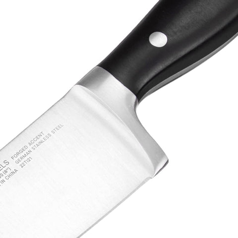 Escena de cocina con Henckels Forged Accent listo para cocinar