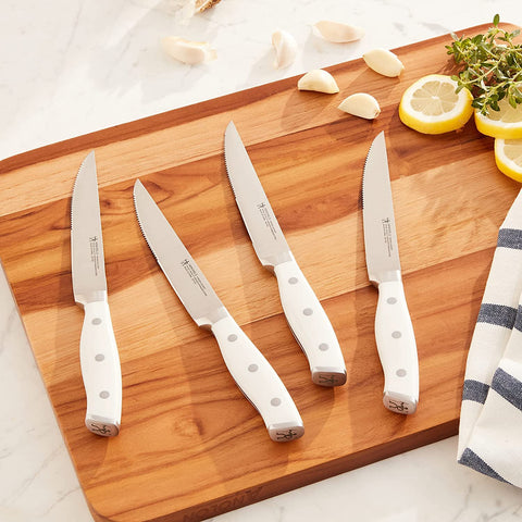Corte preciso para filetes cocidos y pollo con HENCKELS Forged Accent