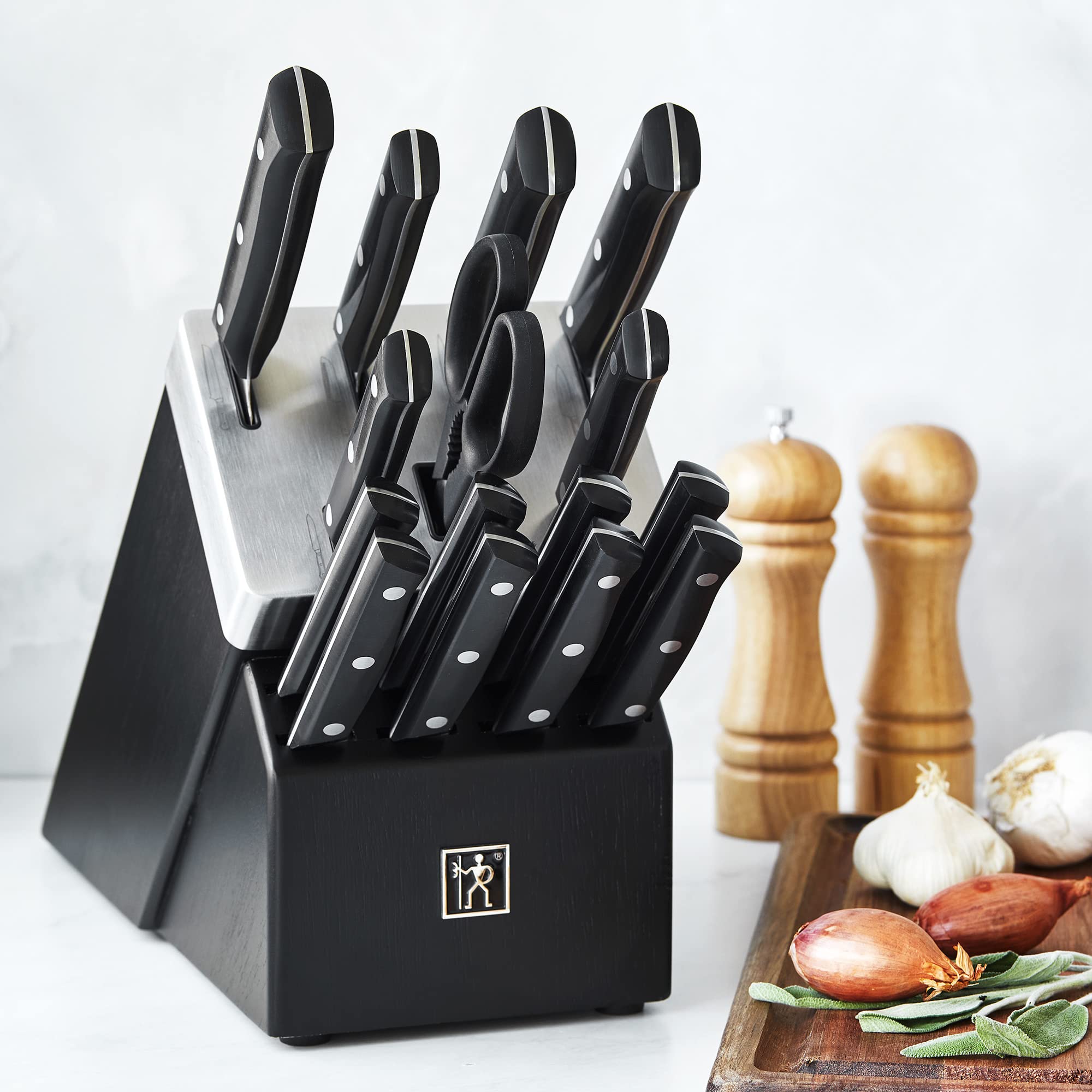 Santoku hueco de 5.5 pulgadas HENCKELS Solución para cortes suaves y precisos.
