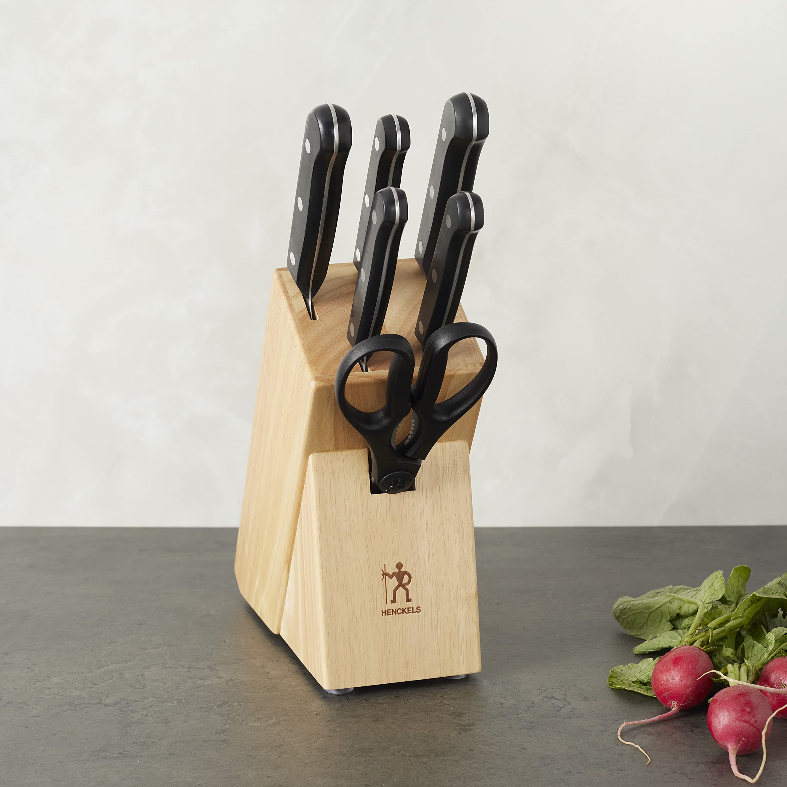 Mango ergonómico HENCKELS Solución para comodidad y control durante cortes.
