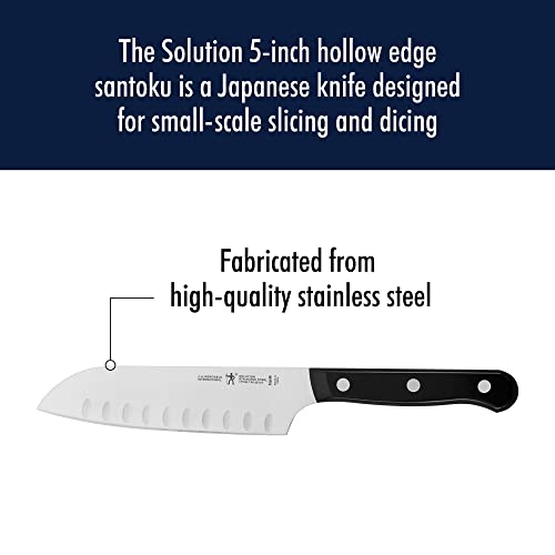 Mango ergonómico de tres remaches en HENCKELS Solution para un agarre estable.