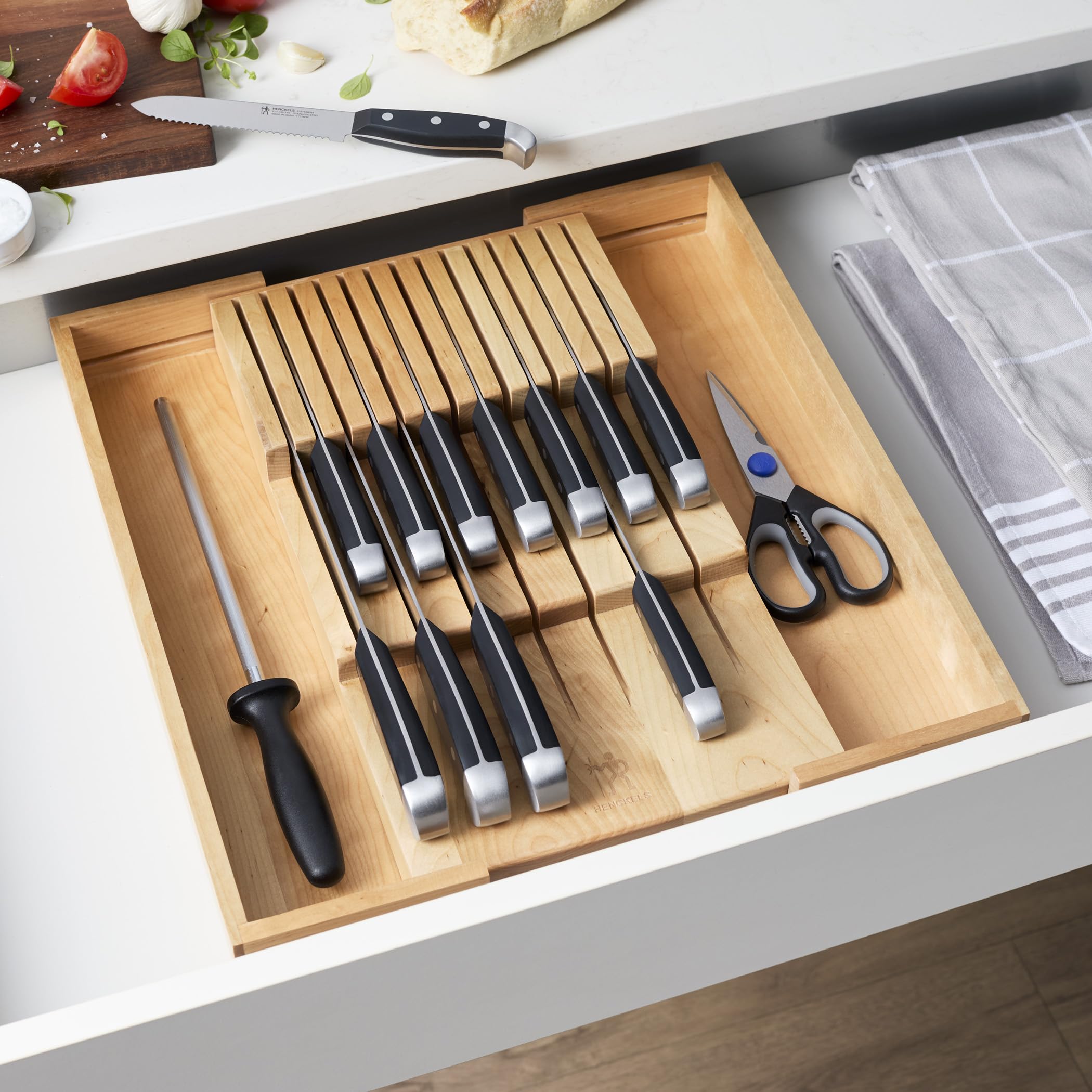 Santoku de 7 pulgadas Henckels Statement para cortar y picar con facilidad