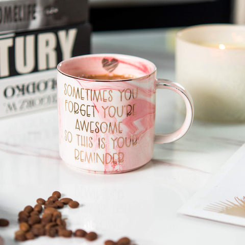 Taza Hendson con detalle de corazón dorado en borde interior
