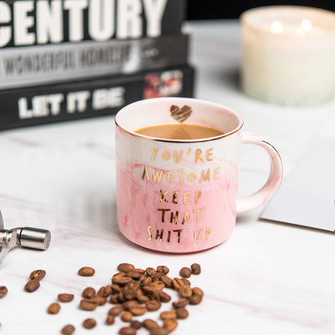 Taza Hendson con diseño rosado y tacto agradable.