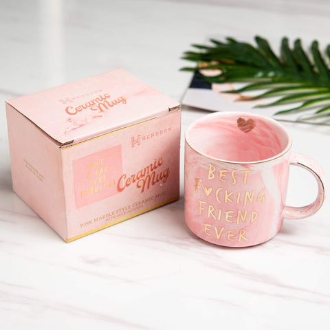 Regalo para mejor amiga: taza Hendson con marmol rosa para celebrar la amistad.