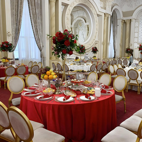 Mantel Heneger resistente a manchas y arrugas, ideal para buffets.