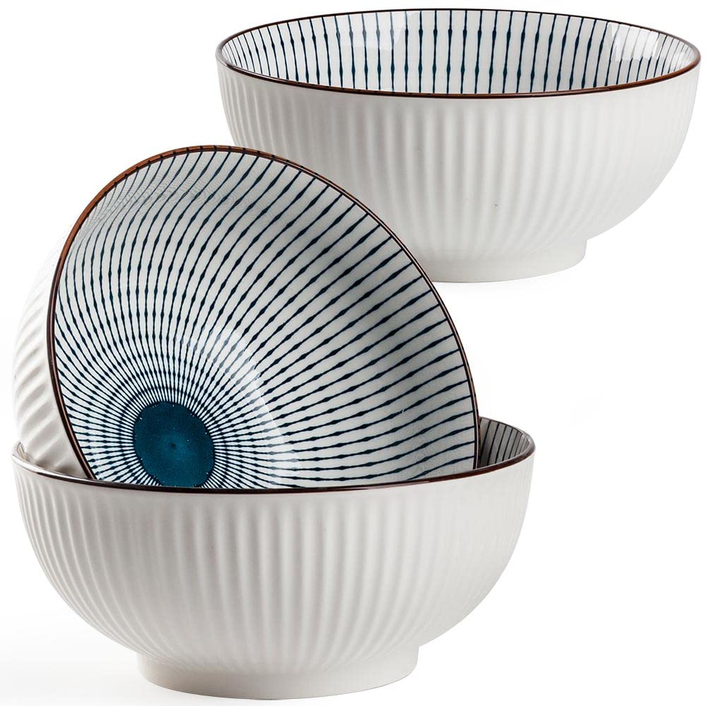 Tazón Hesen de sopa grande con estriado azul y blanco, ideal para porciones generosas.