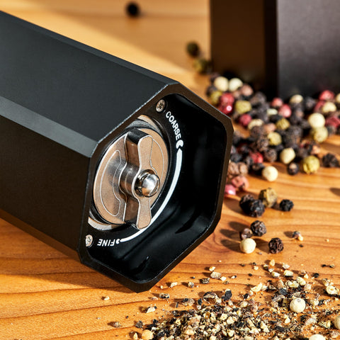 HexClad HexMill molinillo pimienta uso profesional en cocina