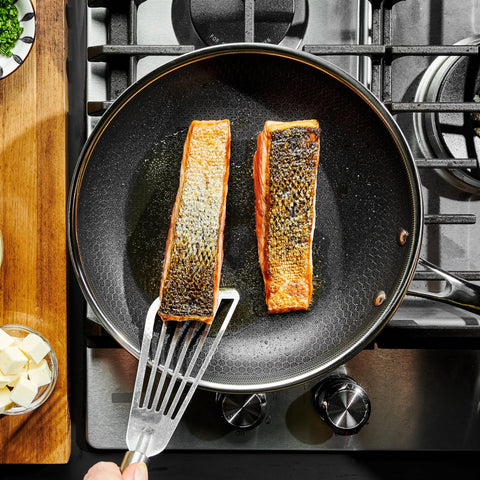 HexClad horno-900f resiste altas temperaturas para recetas al horno