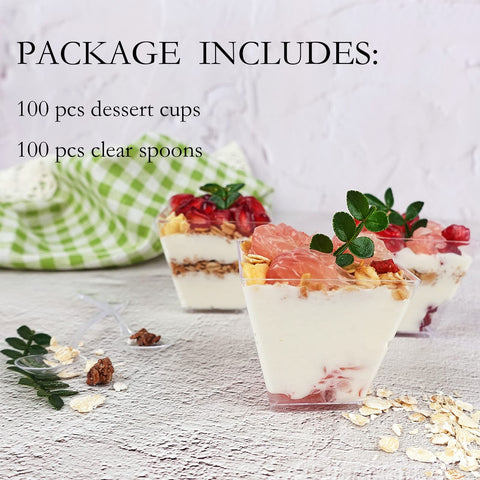 Copas de postre cristalinas Hiasobre muestran capas de sabores.