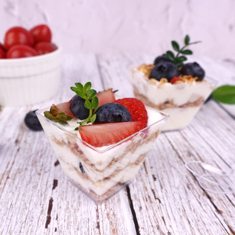 Cucharas postre mini Hiasobre incluidas para servir con elegancia.