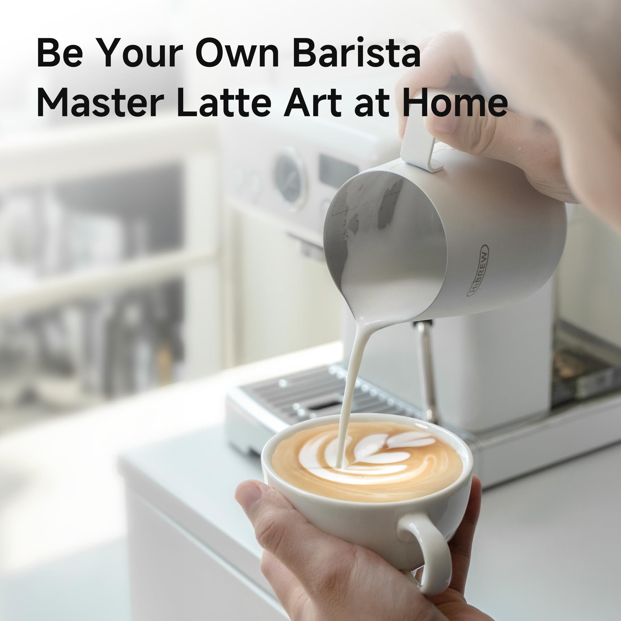 HIBREW H10Plus junto a taza, referencia de tamaño y ergonomía
