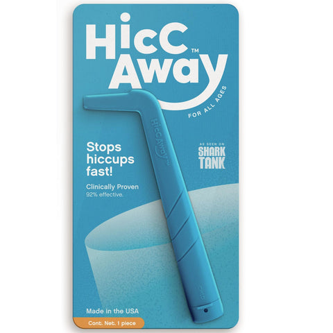 HiccAway Hiccup Straw en vaso azul ofrece alivio rápido sin fármacos.