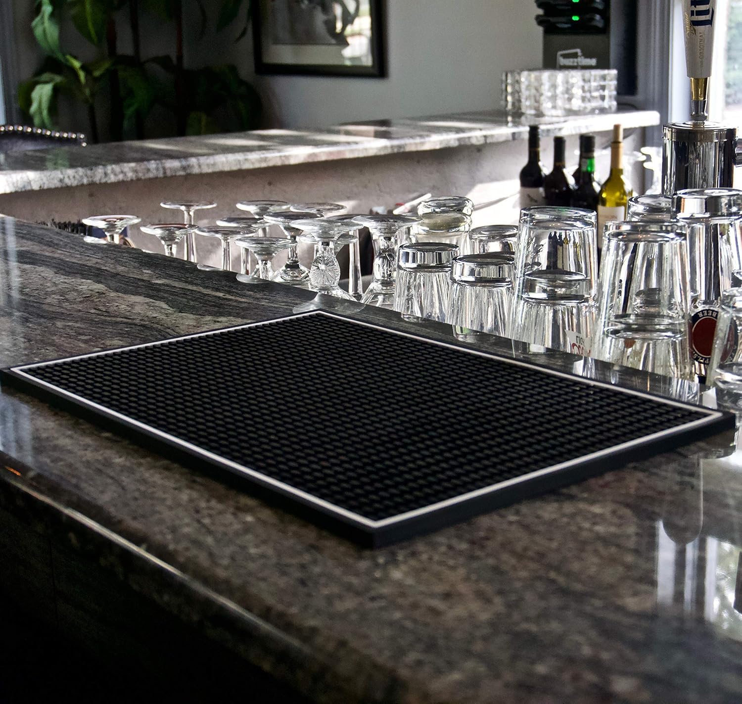 Highball & Chaser: alfombrilla bar evita derrames y mantiene limpio el mostrador.
