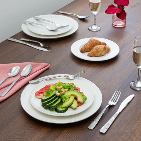 HIKAA: acabado espejo brillante, aspecto elegante en la mesa.