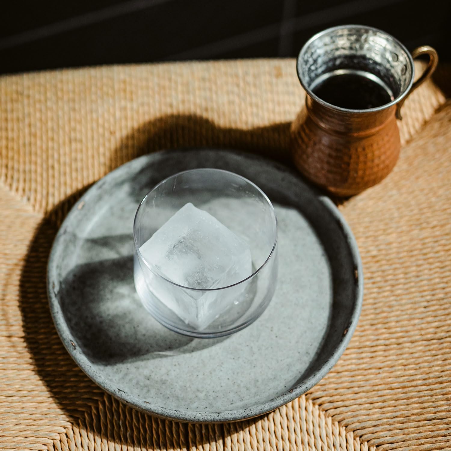 Regalo de HISTORY COMPANY: set de dos vasos Negroni con empaque para regalo.