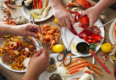 HIWARE servicio-mariscos-en-la-mesa, experiencia limpia y ordenada al comer mariscos.