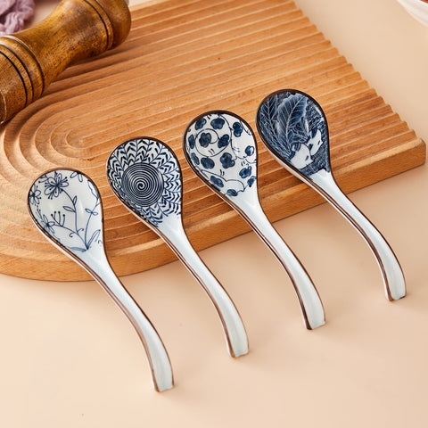 Hoilse cucharas para ramen y pho con diseño único para mesas modernas.