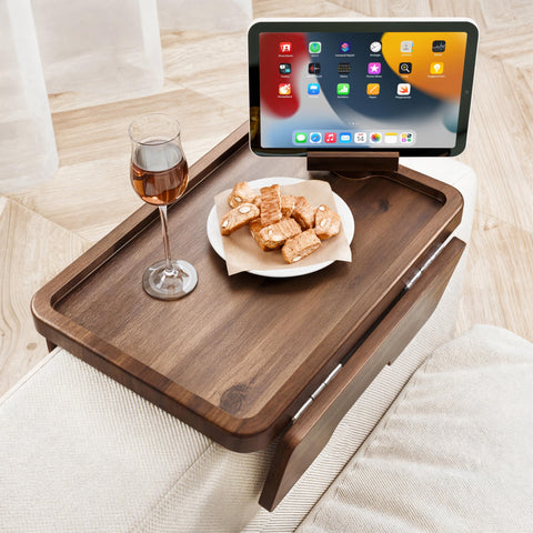 Holana mesa reposabrazos para sofá de acacia, ideal para bocadillos y bebidas.
