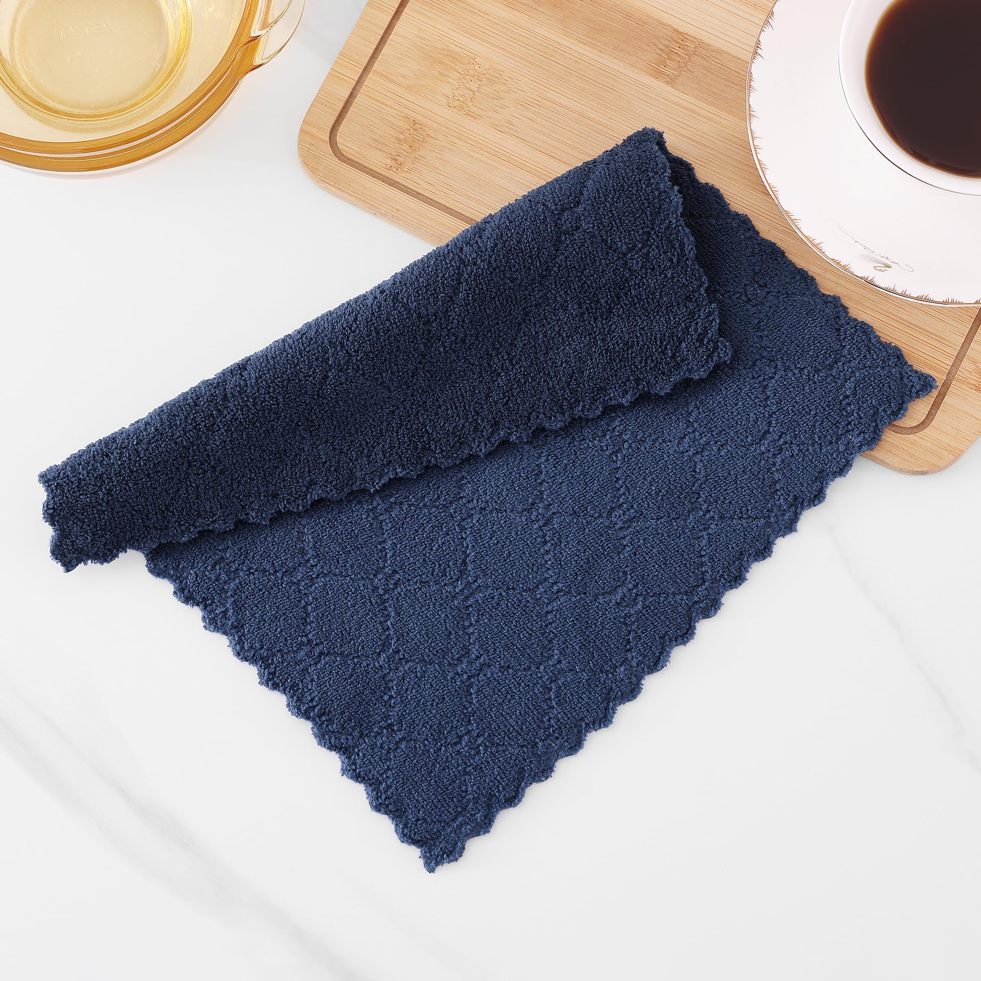 Secado rápido con paño Homaxy, ideal entre tareas de la cocina.