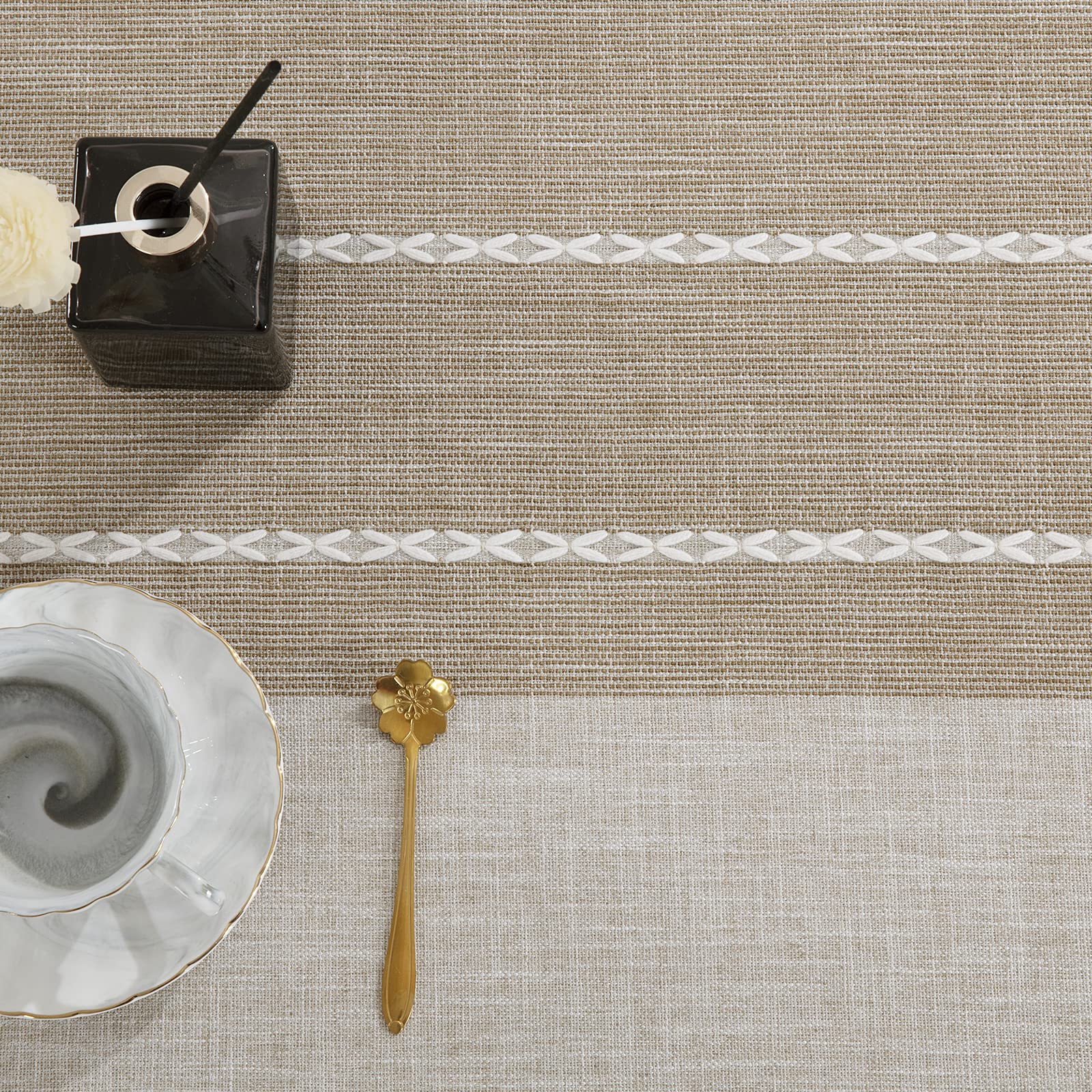 Mantel HOMBYS de microfibra, fácil cuidado para interior y exterior