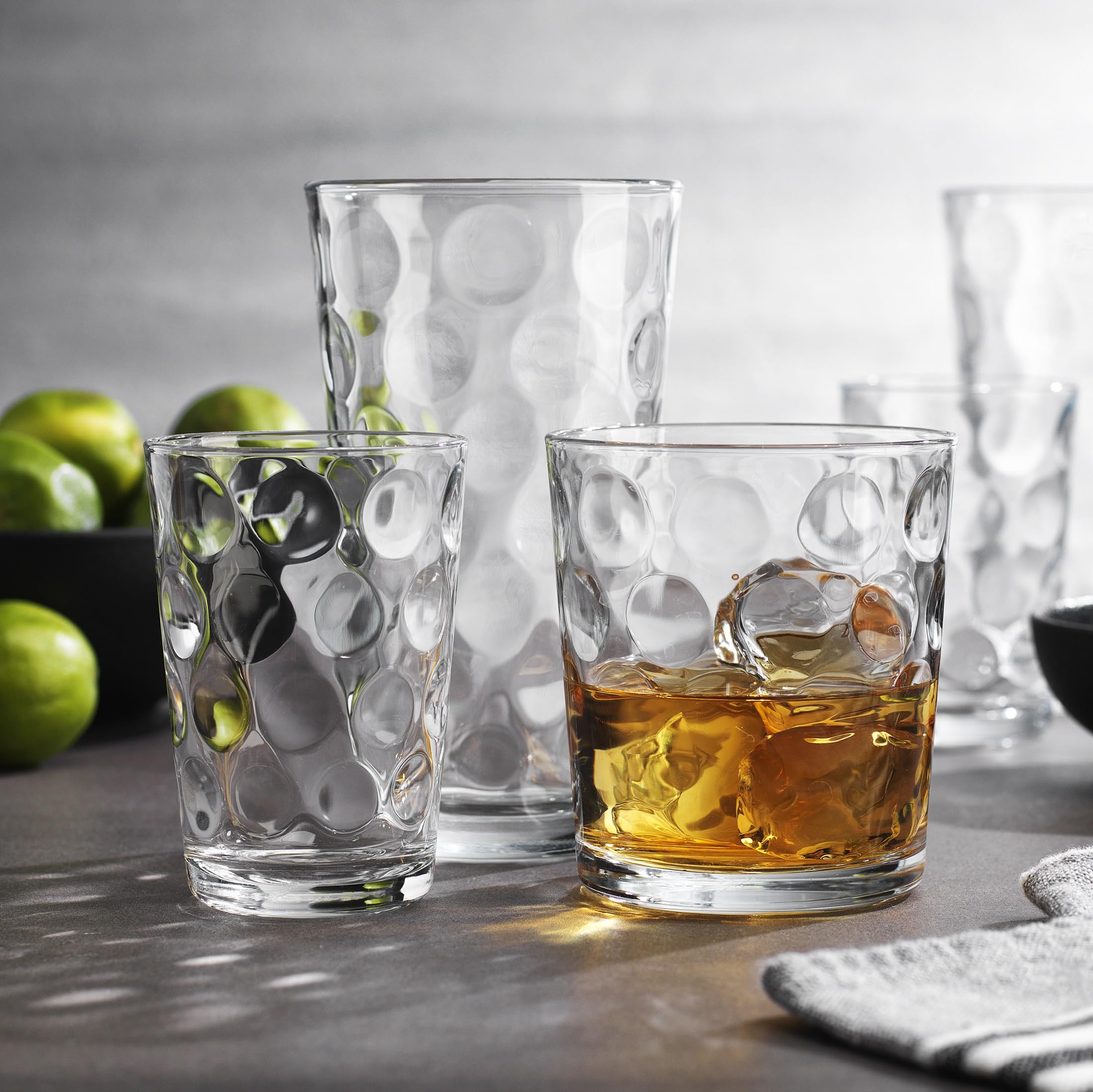 Vaso de roca de 13 onzas de Home Essentials & Beyond con base pesada.