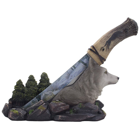 Home 'n Gifts: cuchillo lobo gris en base de exhibición para sala rústica