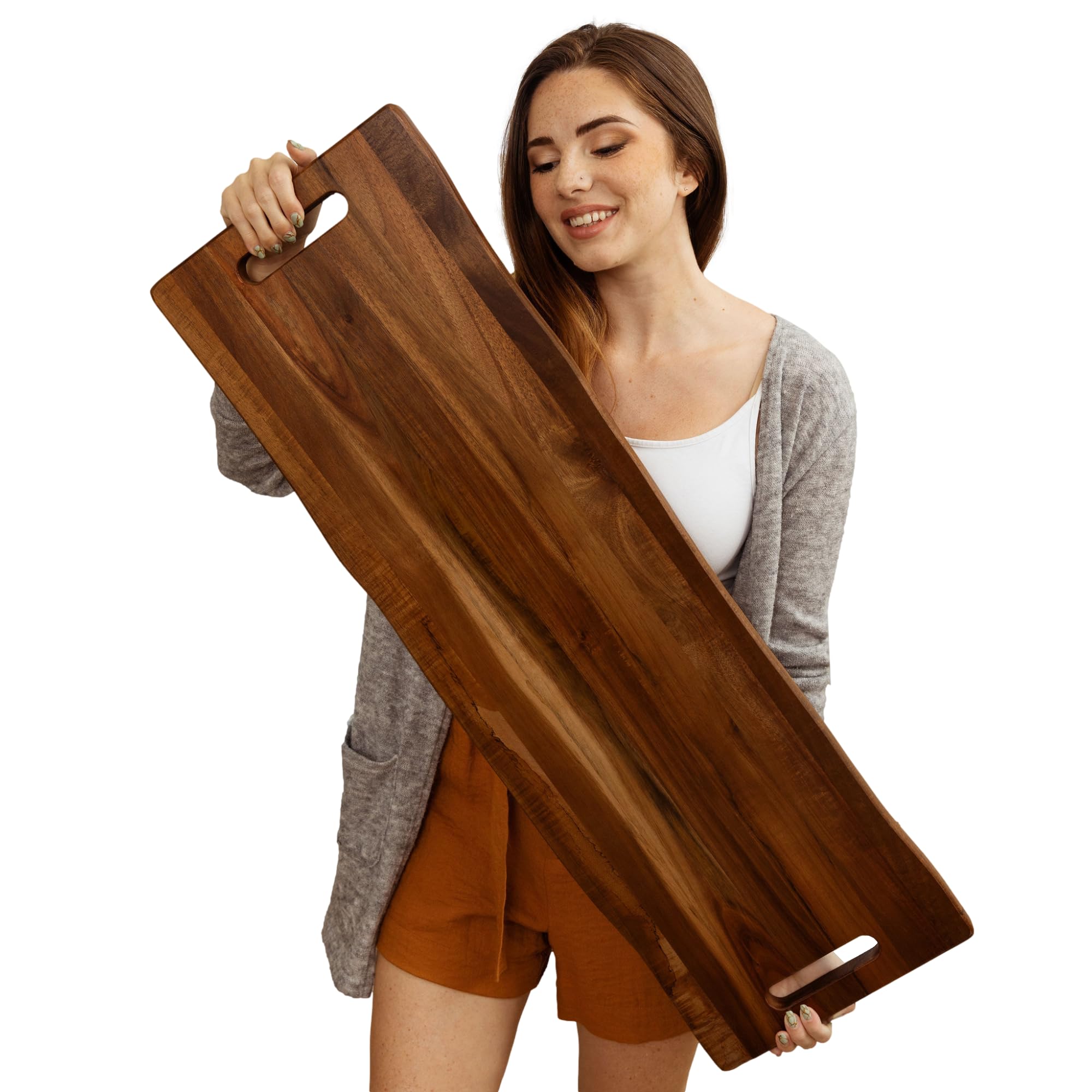 Home Beets tabla acacia grande con asas, ideal para servir quesos y aperitivos.
