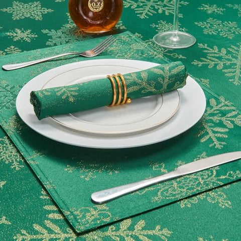 Mantel HomeJoy con damasco satinado para un toque elegante.