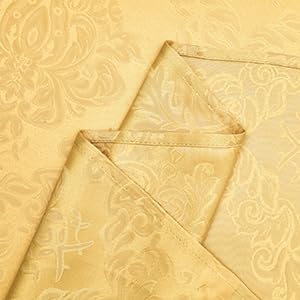 Mantel HomeJoy diseño casero, crea ambiente cálido en la mesa.
