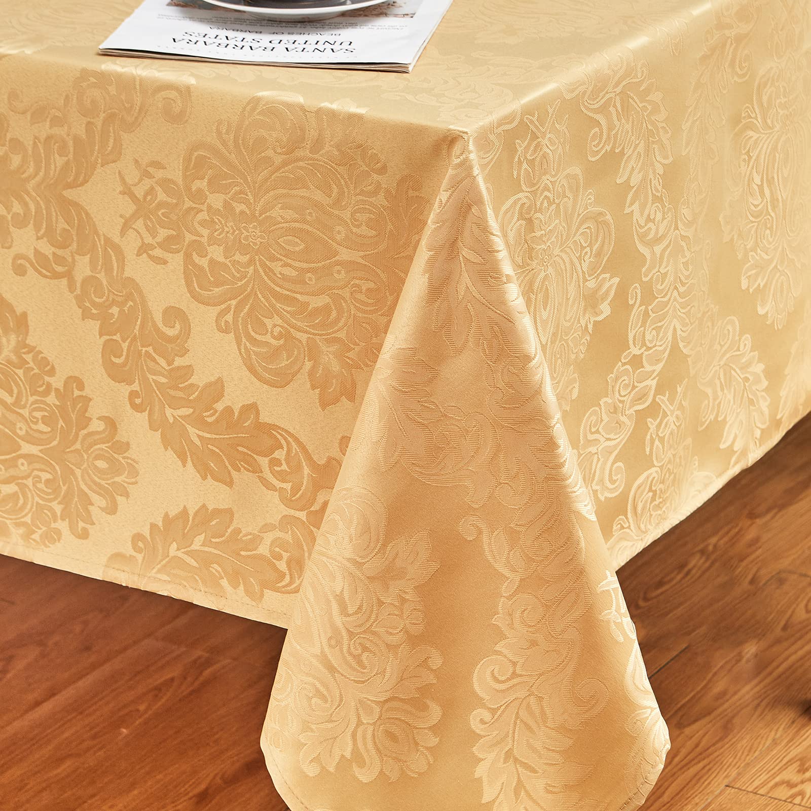Mantel HomeJoy dorado, textura de poliéster, detalle de costura y durabilidad.