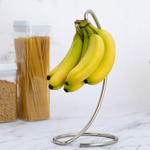 Árbol colgante para plátanos Homeries en cocina con diseño contemporáneo