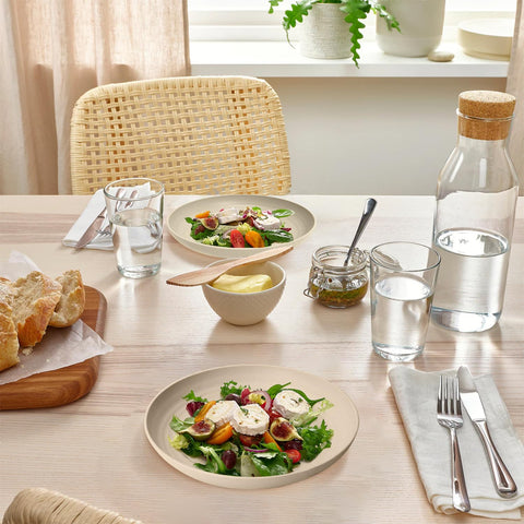 Diseño beige natural de Homienly para una mesa elegante.