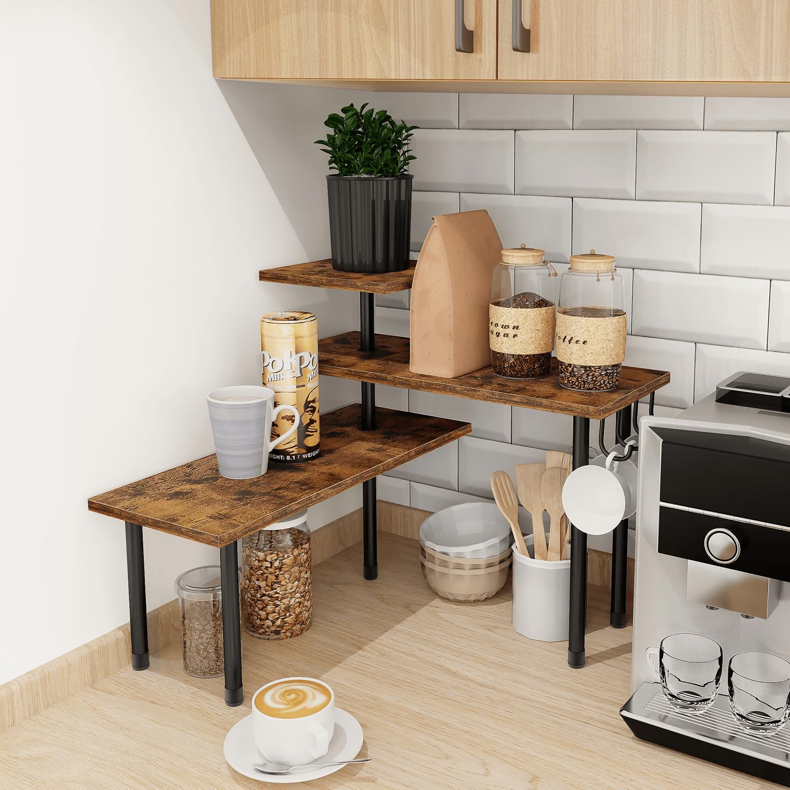 Diseño práctico optimiza espacio en cocina.