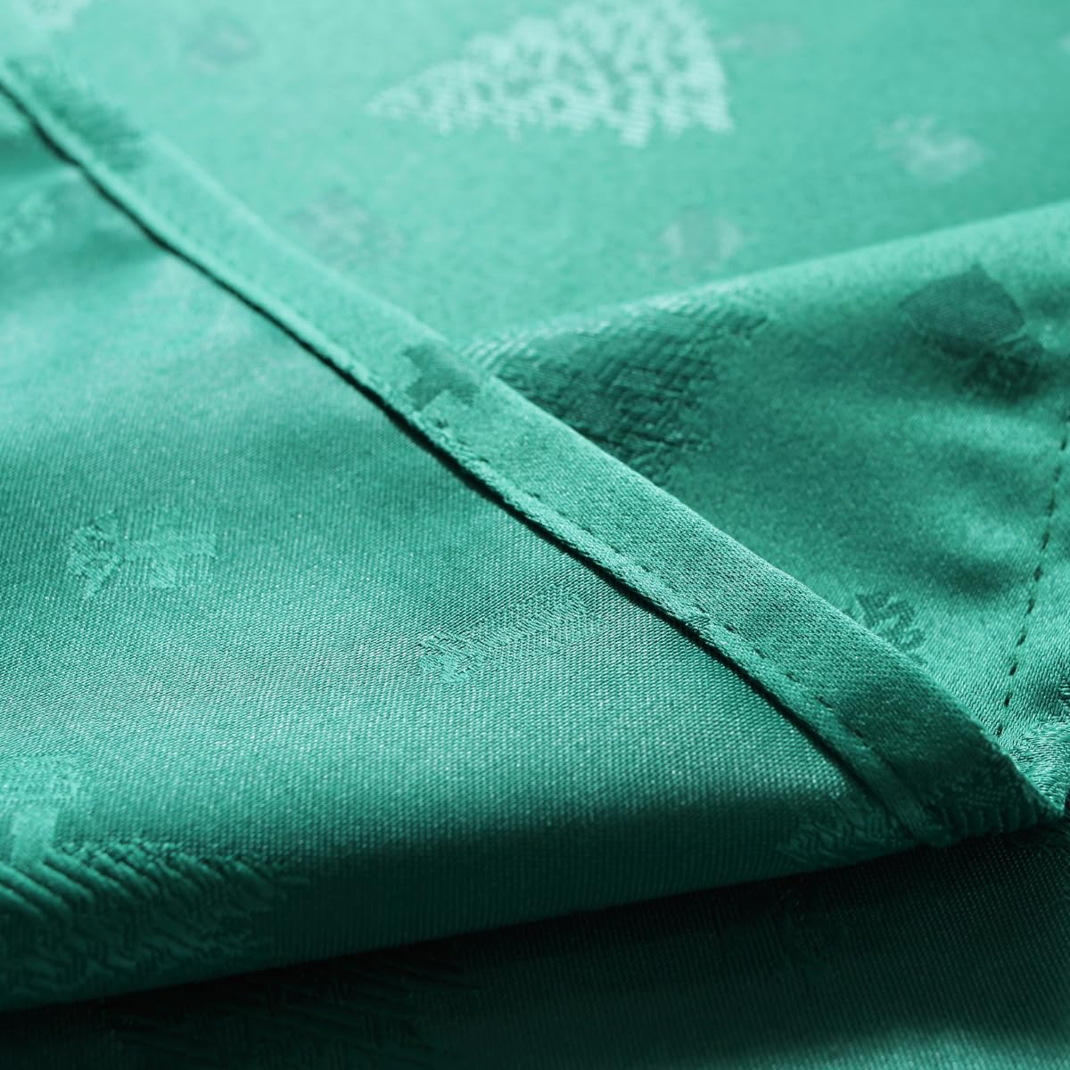 Textura damas del mantel Honellaty que realza la presentación de la mesa.