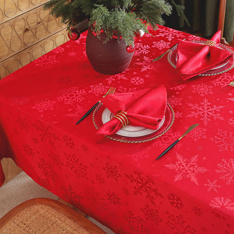 Mantel Honellaty con patrones de copos de nieve festivos.