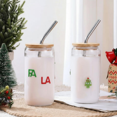 Vaso Honeydak con árbol navideño, tapa y pajita para beber.