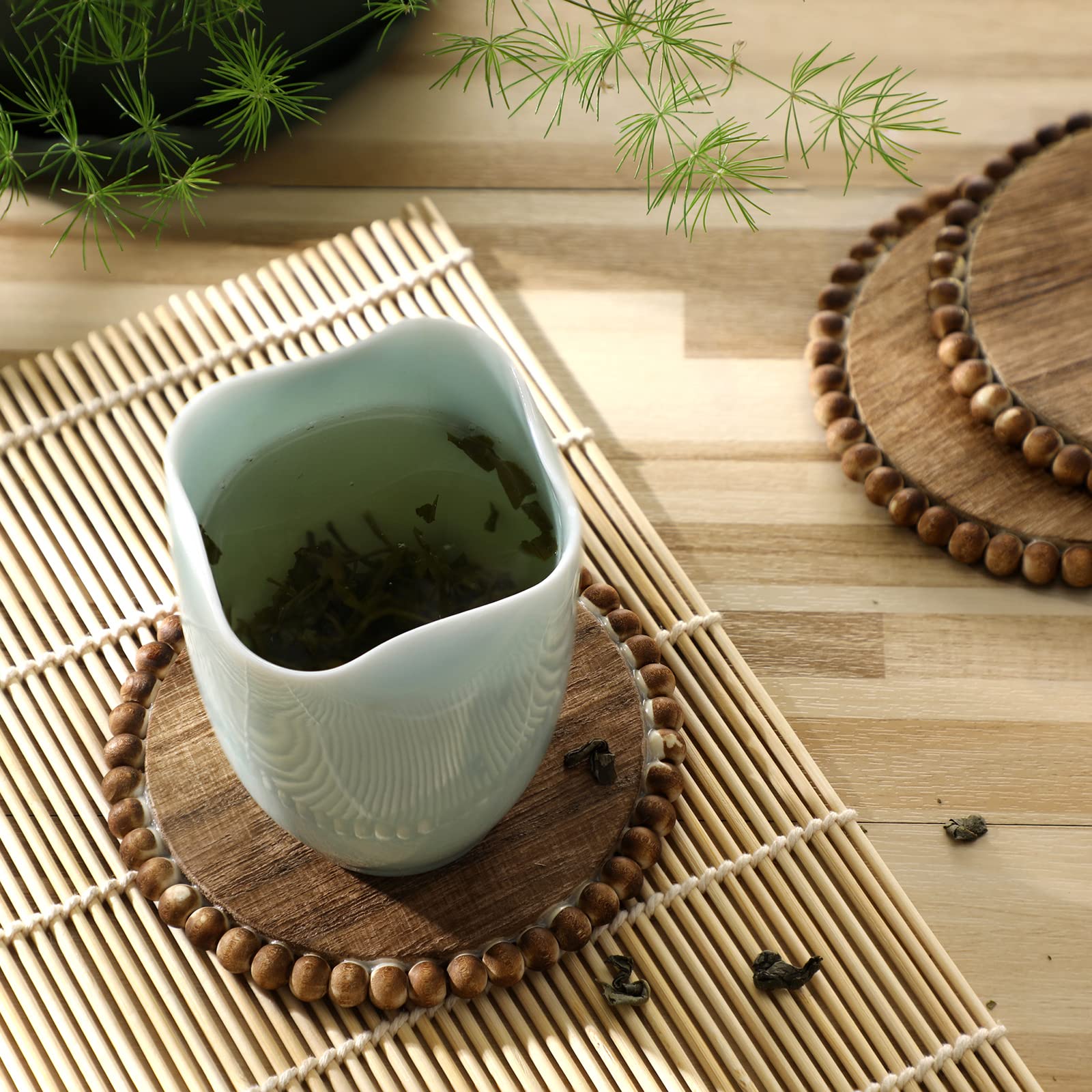 Honeydak posavasos redondos de madera con cuentas son duraderos y fáciles de limpiar.